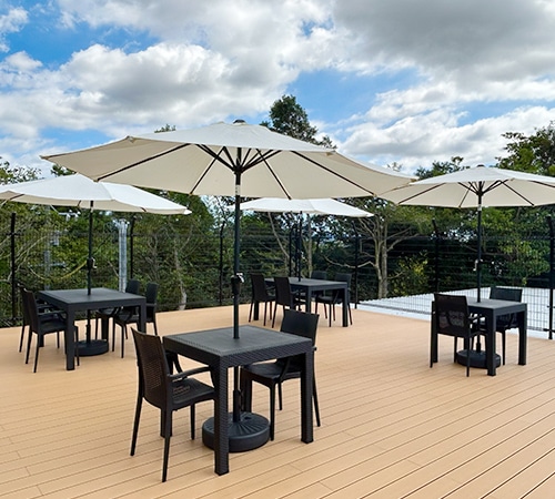 テラス席や店内は飲食OK